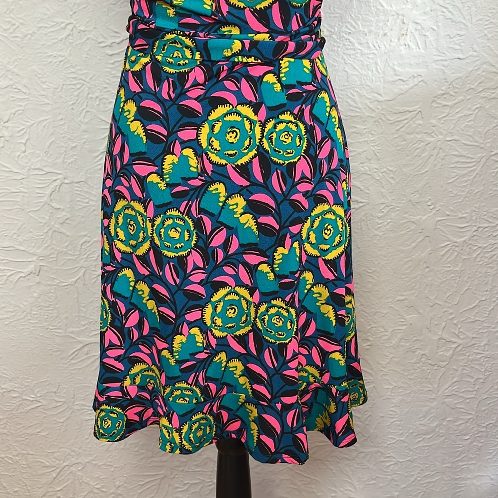 Leota The Perfect Wrap Midi Dress in Marche Fleur - Picture 10 of 13